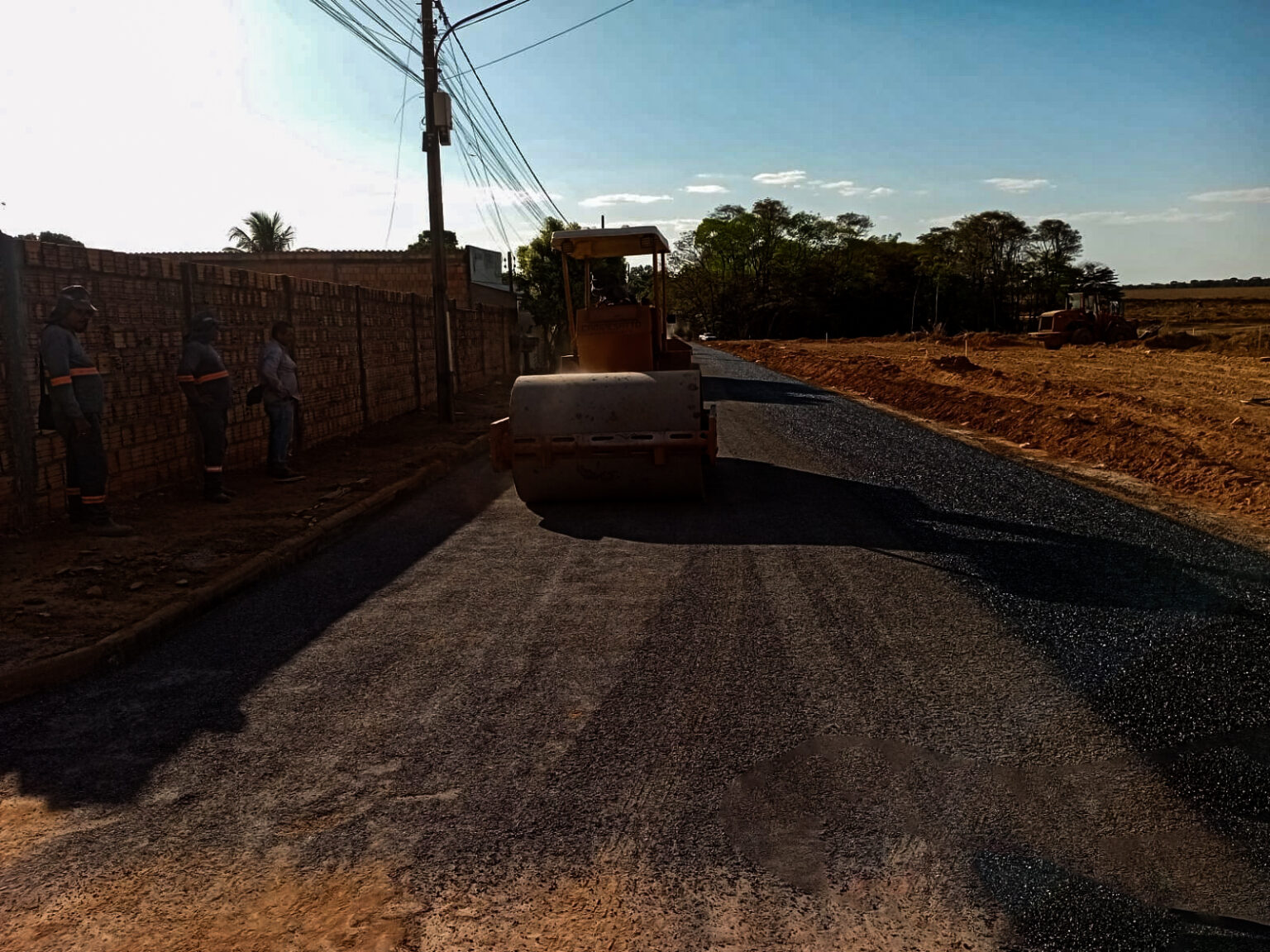 parque-da-mata-rolo-compactador-na-pavimentacao
